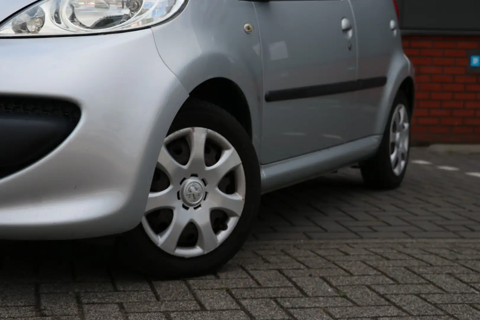 Peugeot 107 1.0-12V XS 5 Deurs Grijs - 2