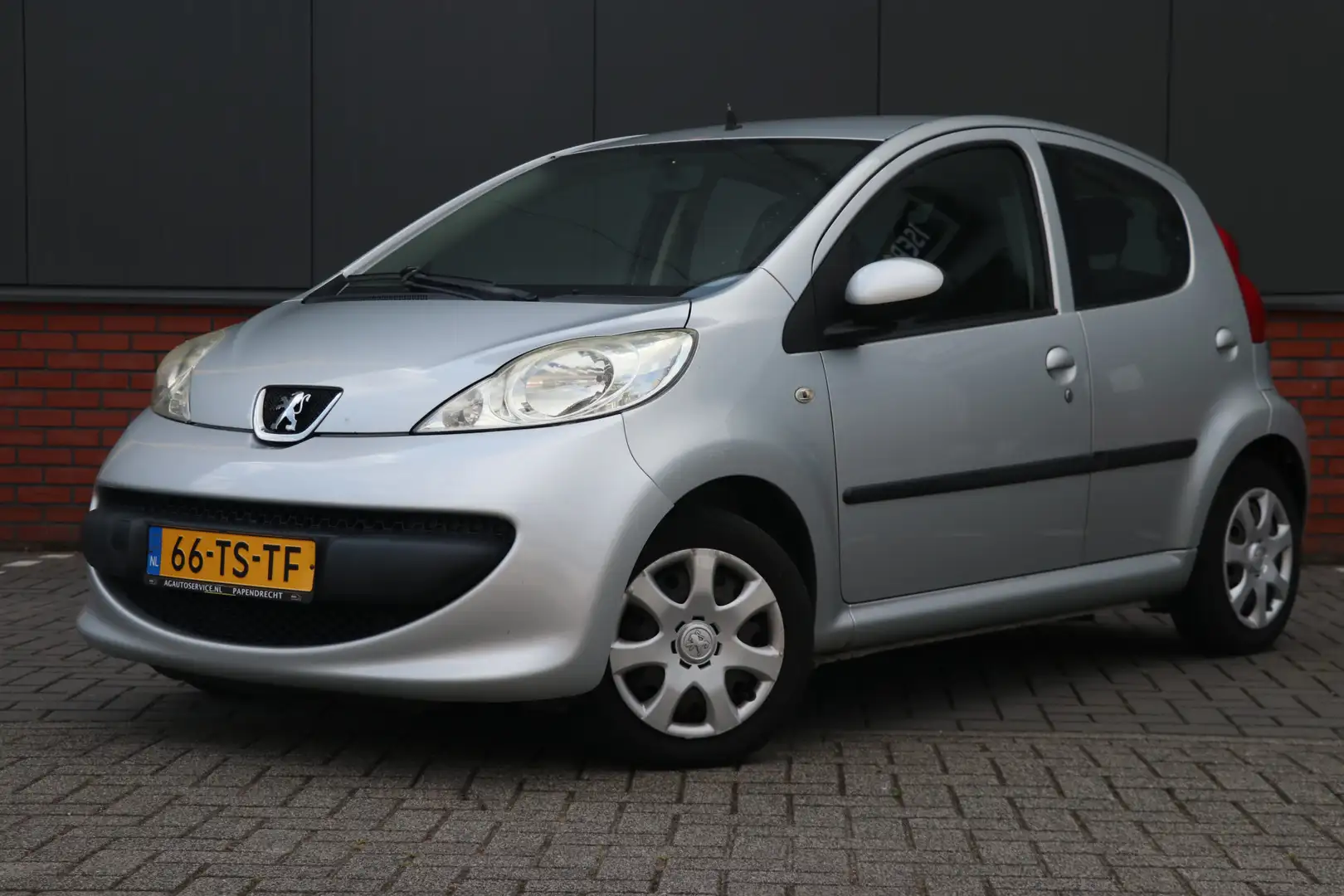 Peugeot 107 1.0-12V XS 5 Deurs Grijs - 1