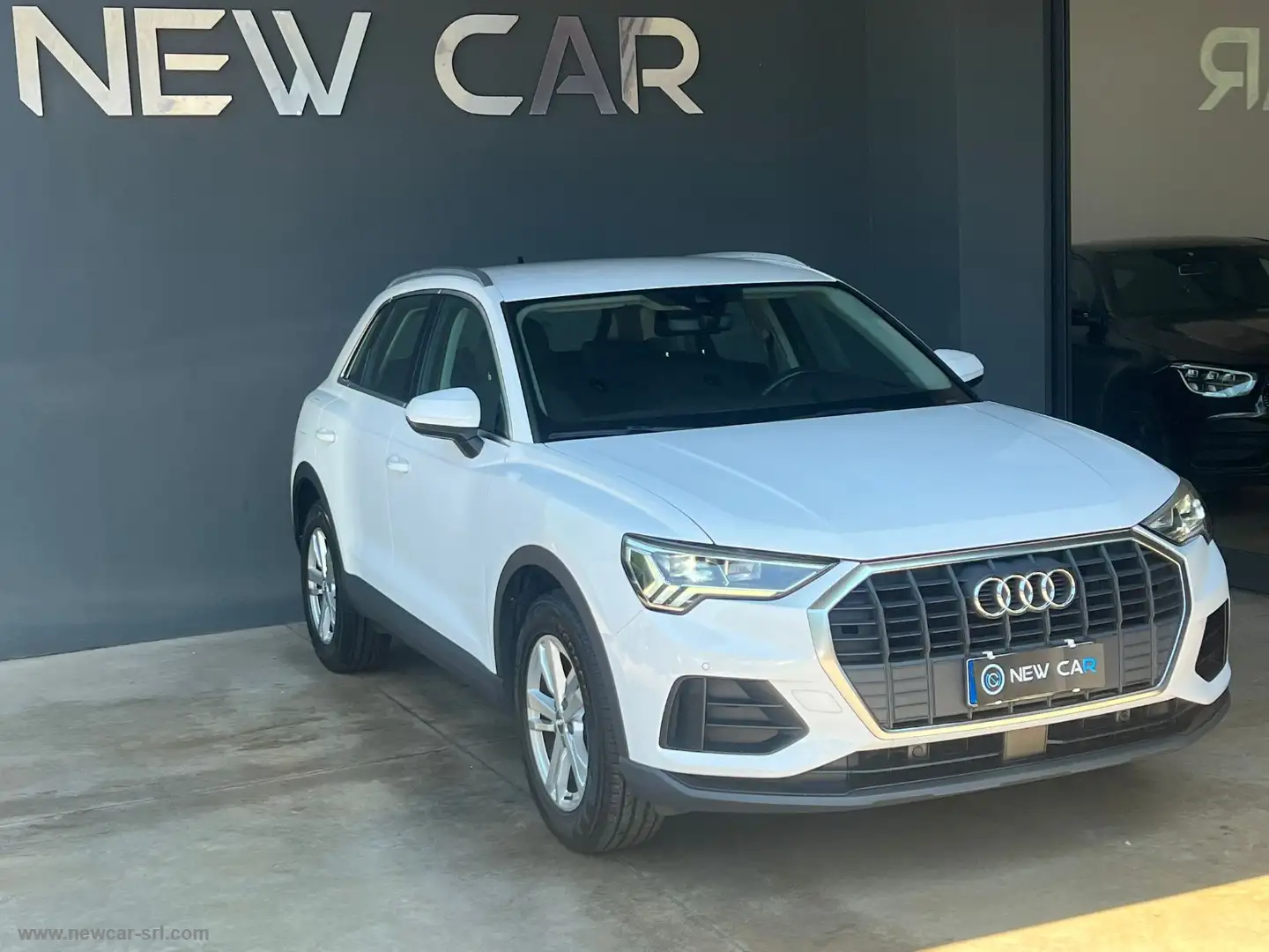 Audi Q3 35 TDI S tronic Business Bianco - 2