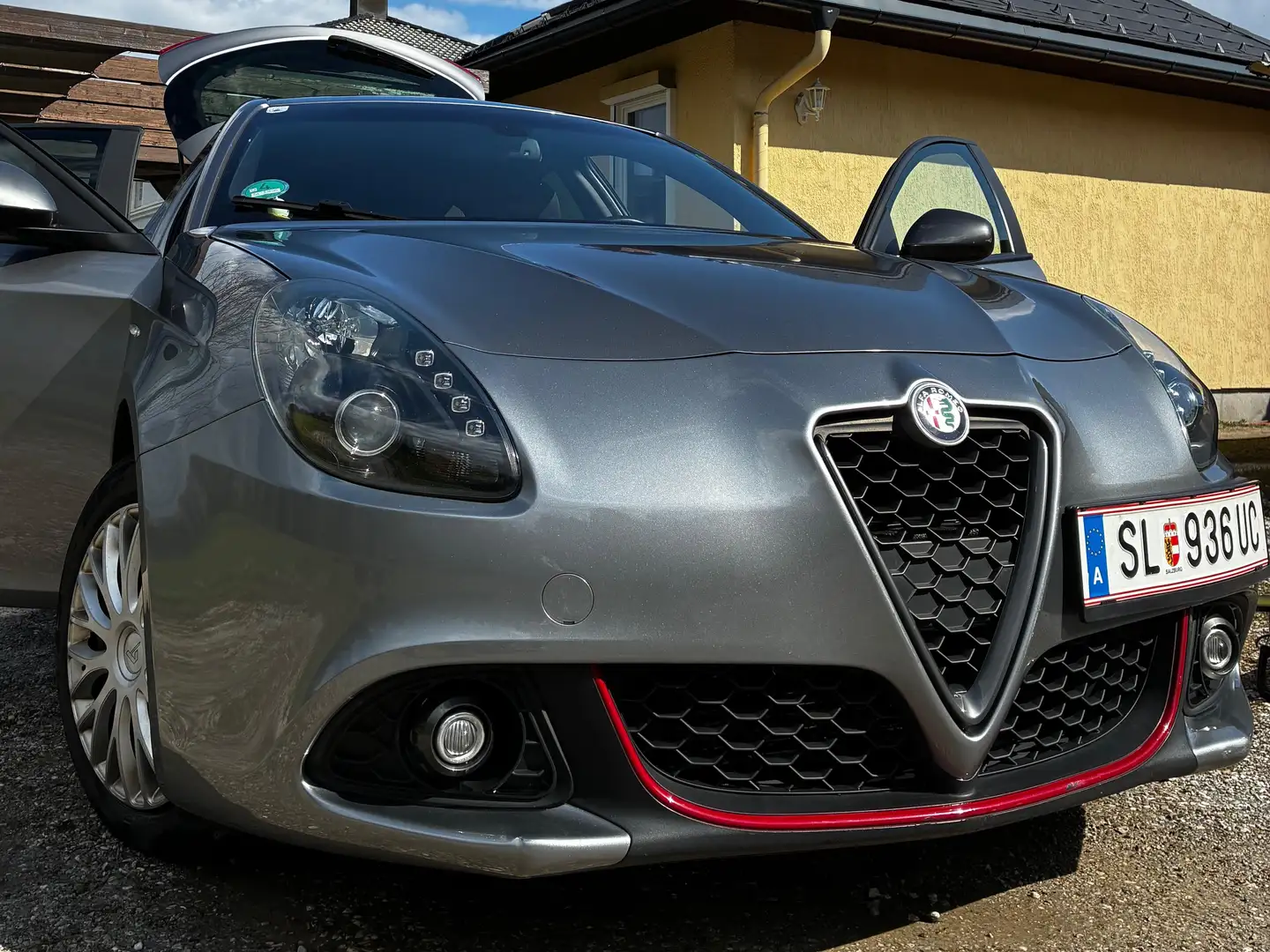 Alfa Romeo Giulietta Giulietta 1,6 JTDM-2 TCT Grau - 1