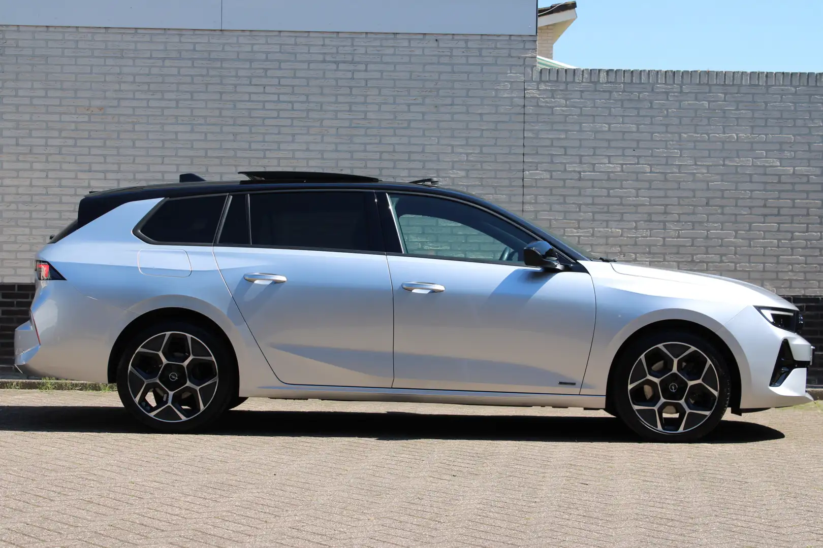 Opel Astra Sports Tourer 1.2 Ultimate Level 4 | Panoramadak | Grijs - 2