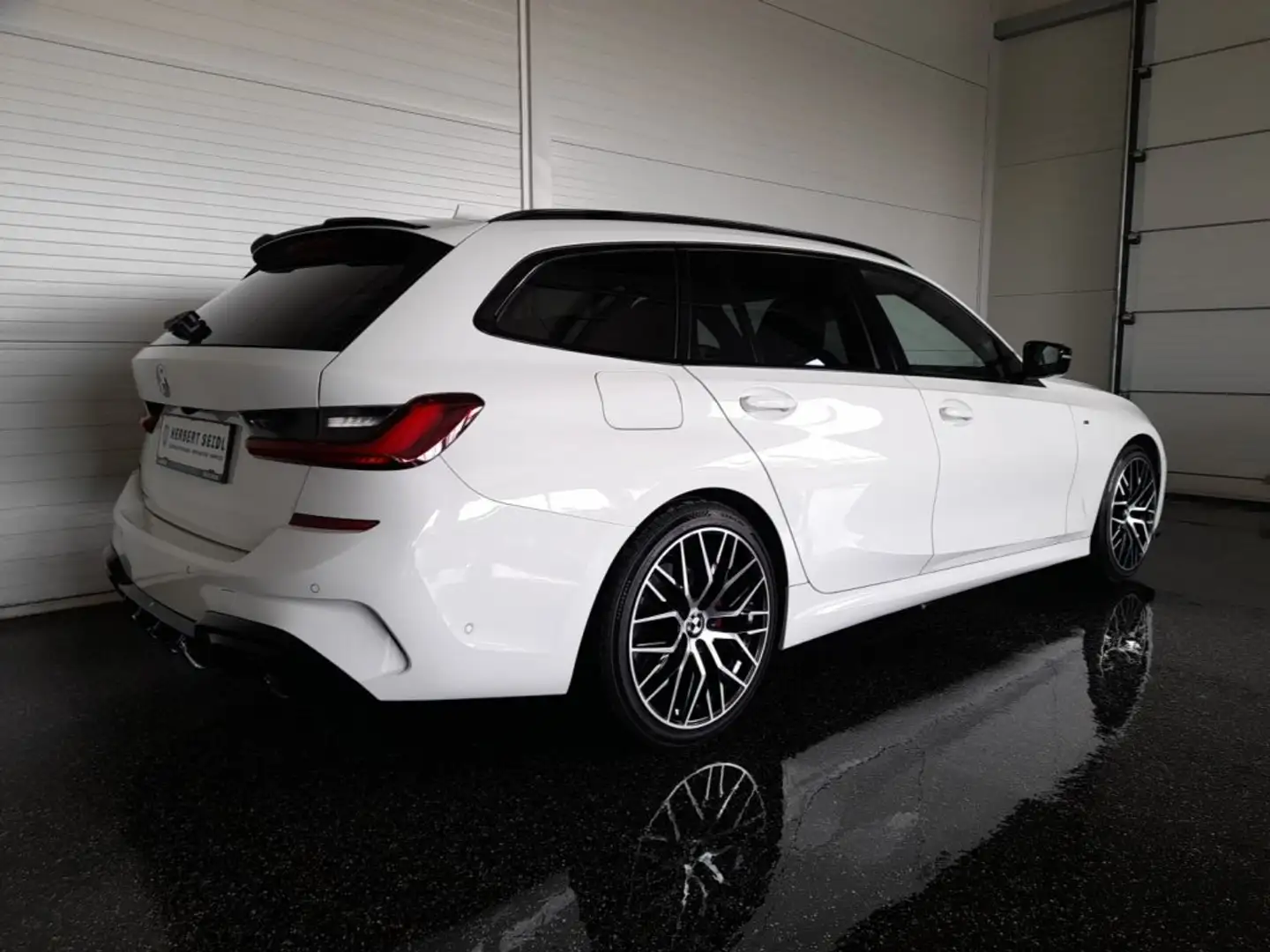 BMW 320 d Touring M-SPORT 4x4 Aut. *VOLL LED / NAVI / AHV & KAMERA / ACC / 3-ZONEN-KLIMA* Weiß - 2