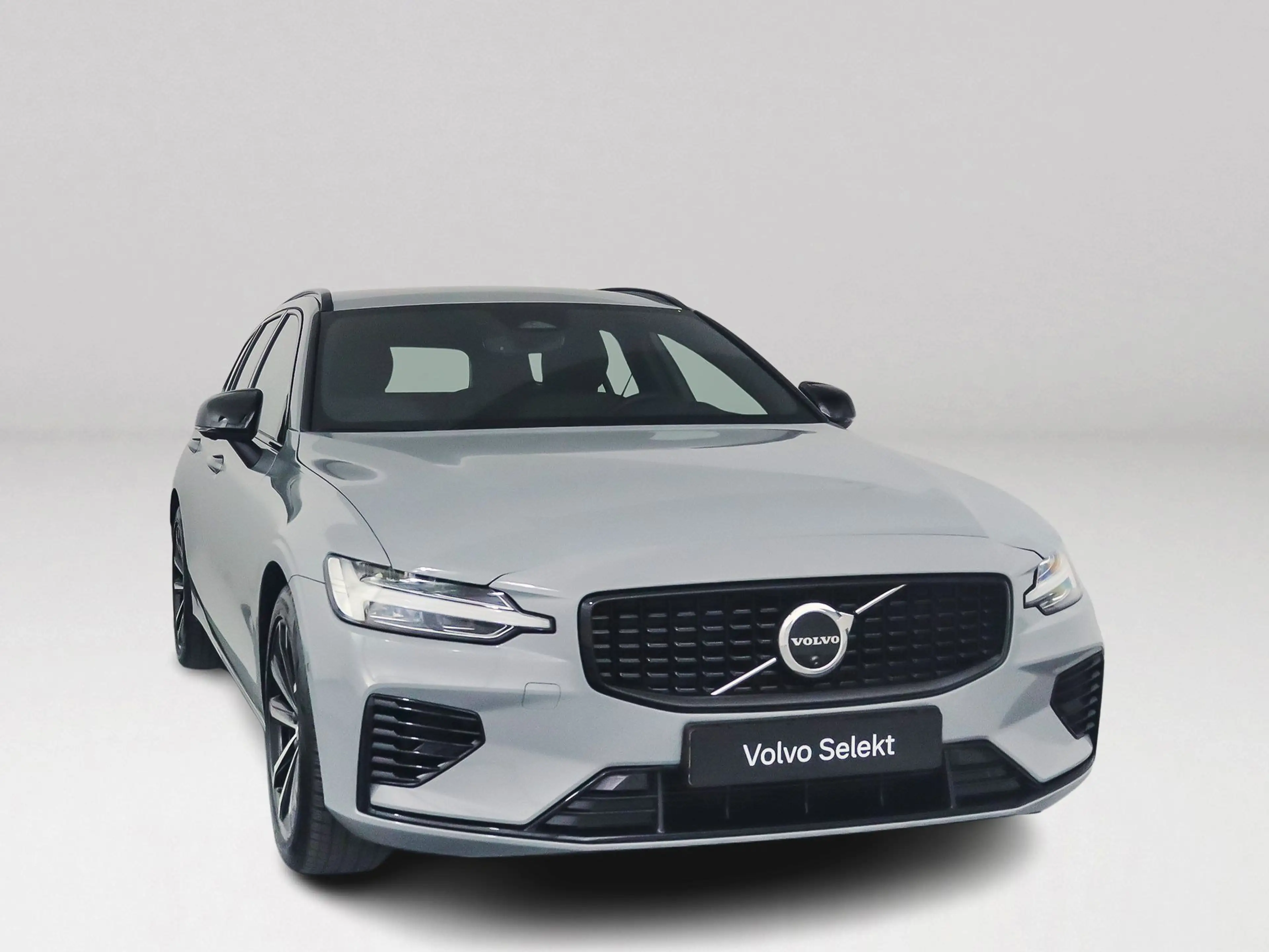 Volvo V60 T8 Plug-in hybrid AWD Plus Dark | 360° camera | Ha — photo 11