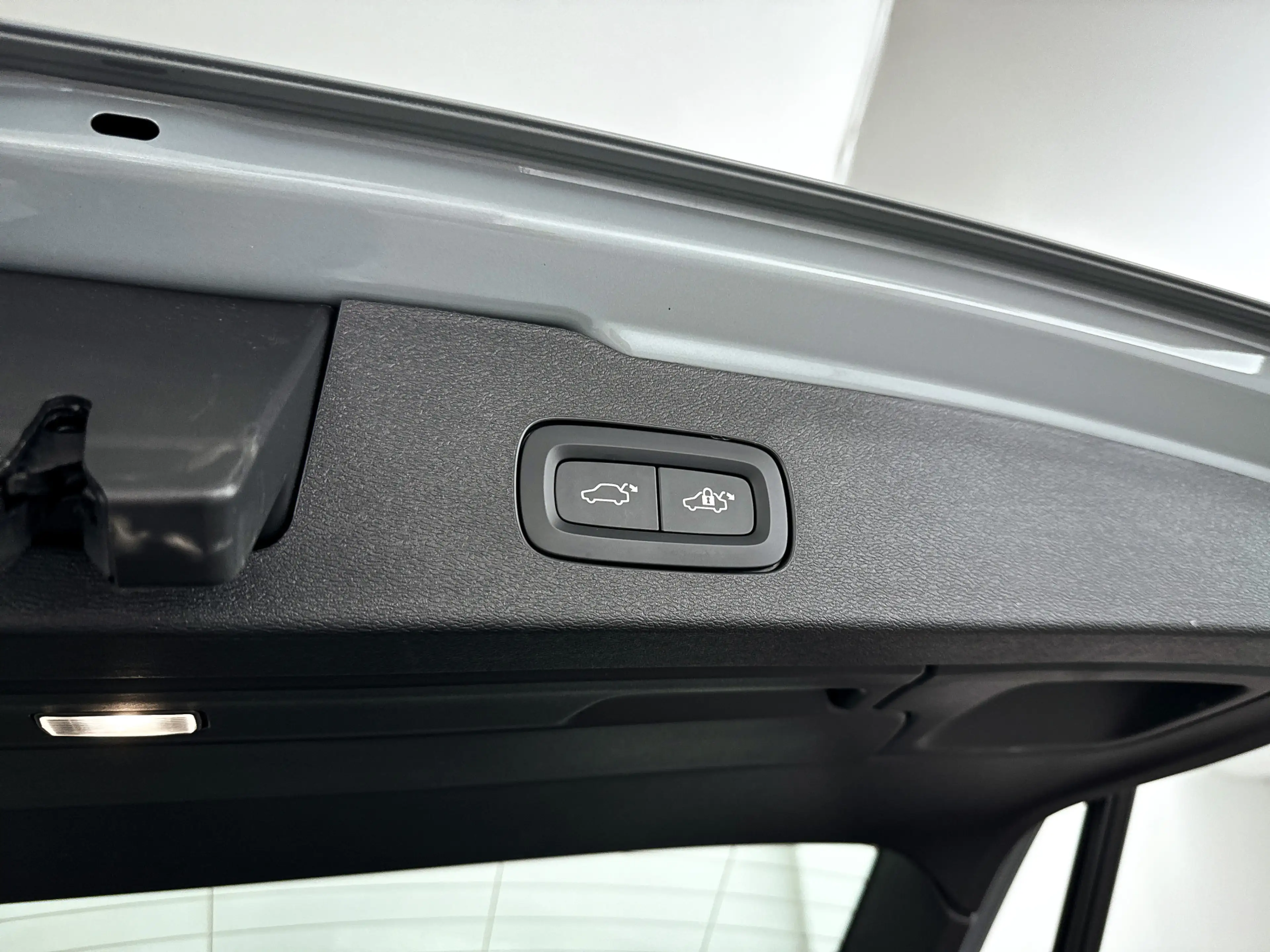 Volvo V60 T8 Plug-in hybrid AWD Plus Dark | 360° camera | Ha — photo 15