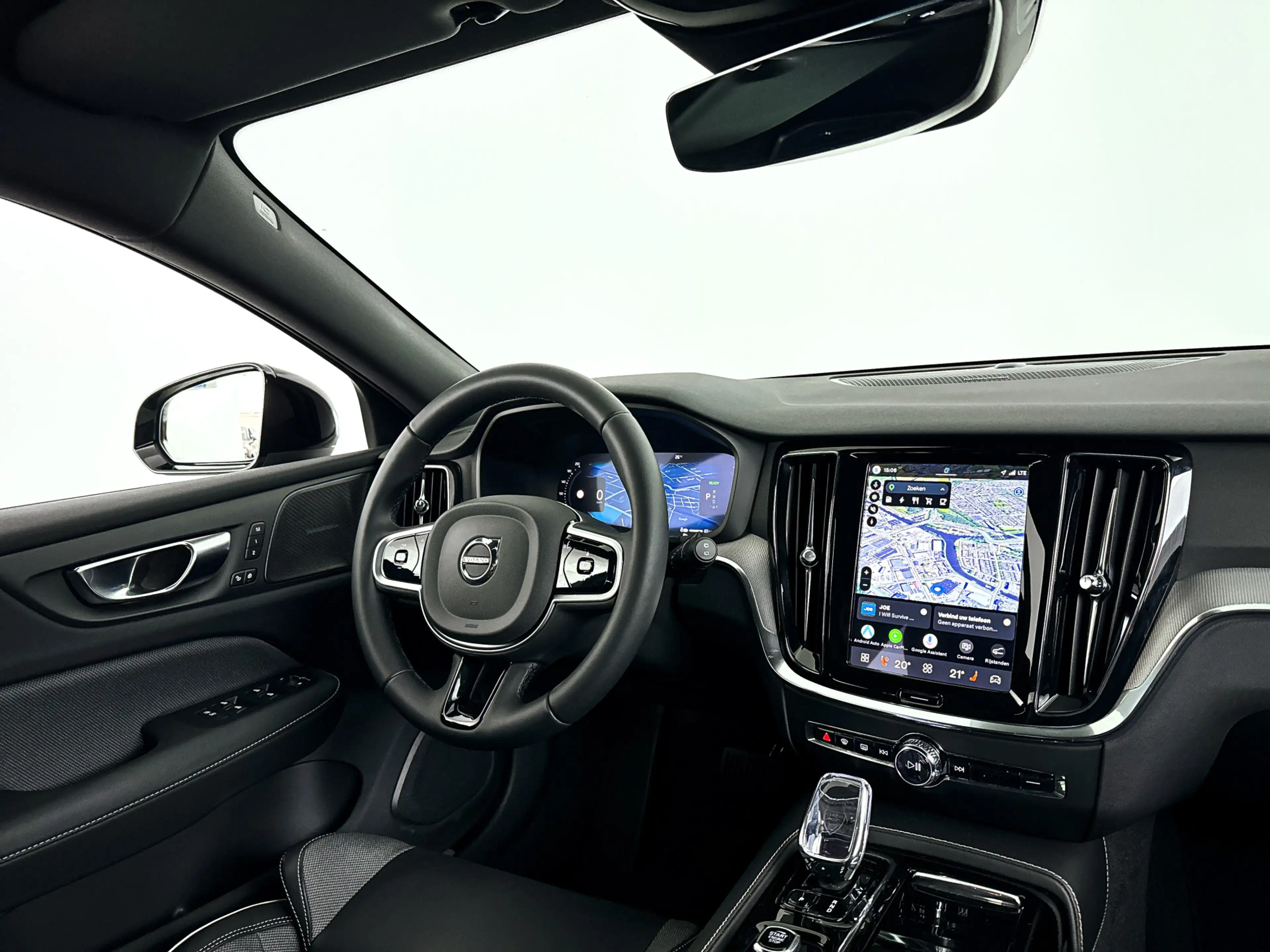 Volvo V60 T8 Plug-in hybrid AWD Plus Dark | 360° camera | Ha — photo 3