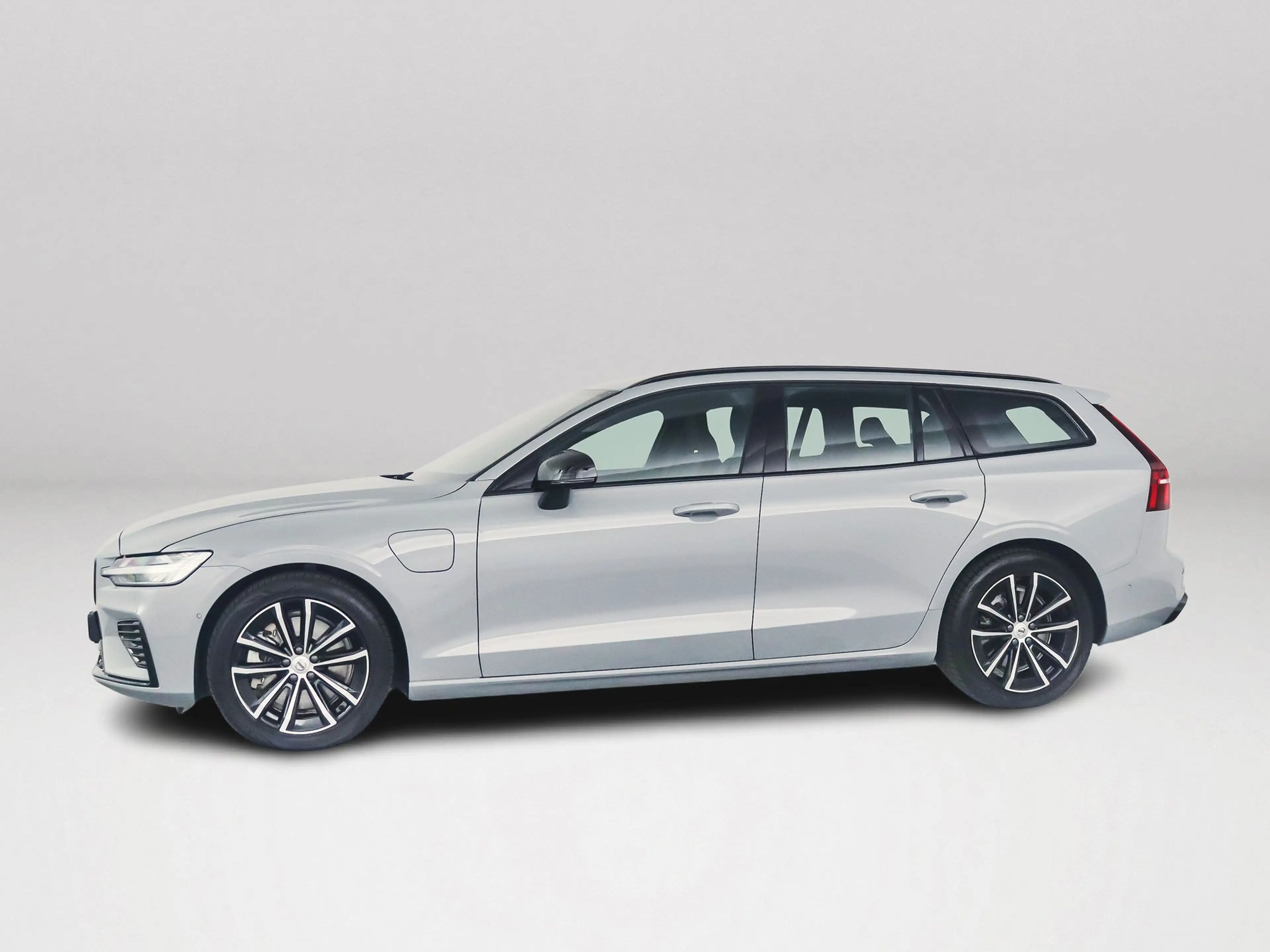 Volvo V60 T8 Plug-in hybrid AWD Plus Dark | 360° camera | Ha — photo 4