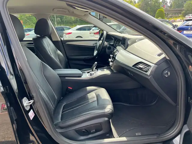 BMW 5 Series view 23