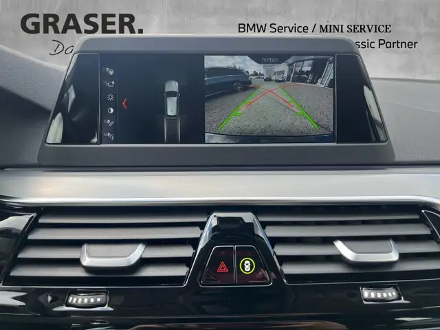 BMW 5 Series view 12