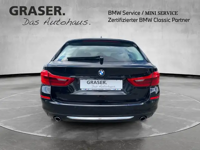 BMW 5 Series view 5