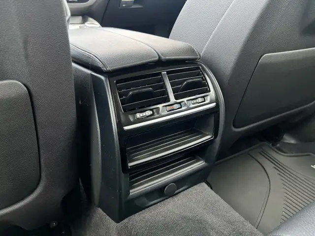 BMW 5 Series view 26