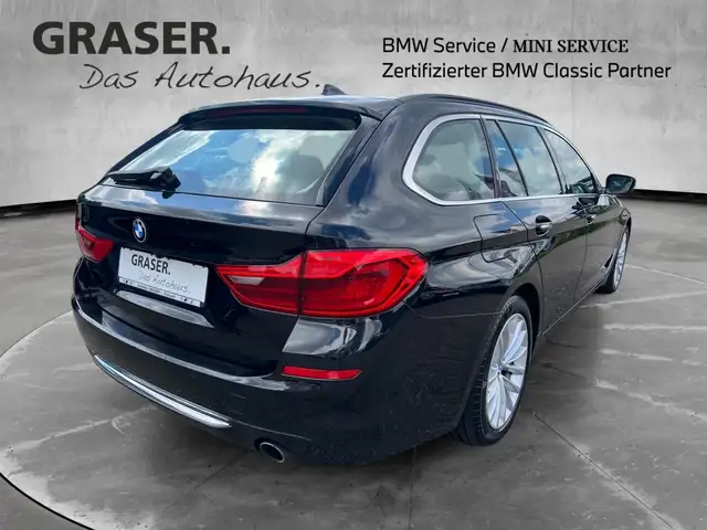 BMW 5 Series view 6