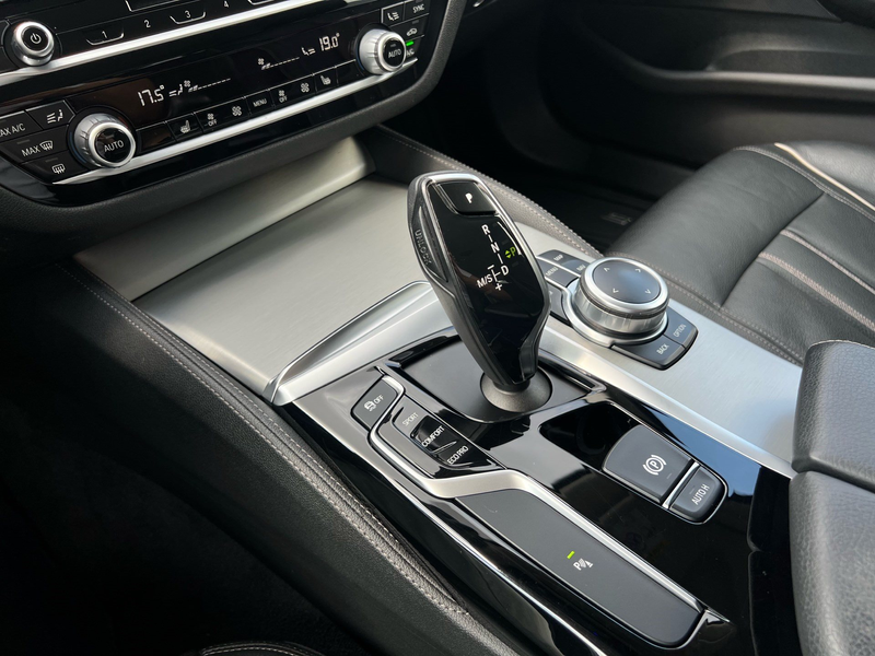 BMW 520 d xDrive Touring Luxury Line / NUR HÄNDLER — photo 13