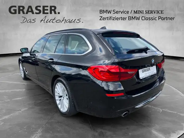 BMW 5 Series view 3