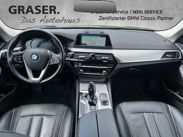 BMW 5 Series view 4