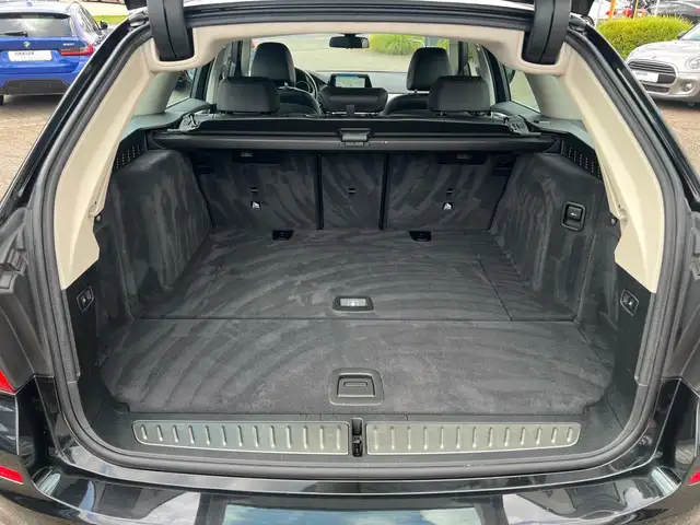 BMW 5 Series view 29