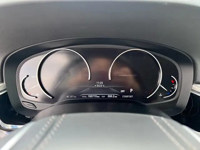 BMW 5 Series view 18
