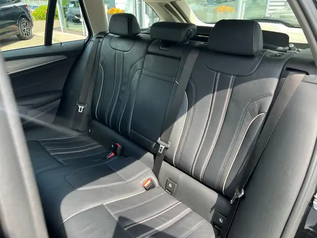 BMW 5 Series view 15