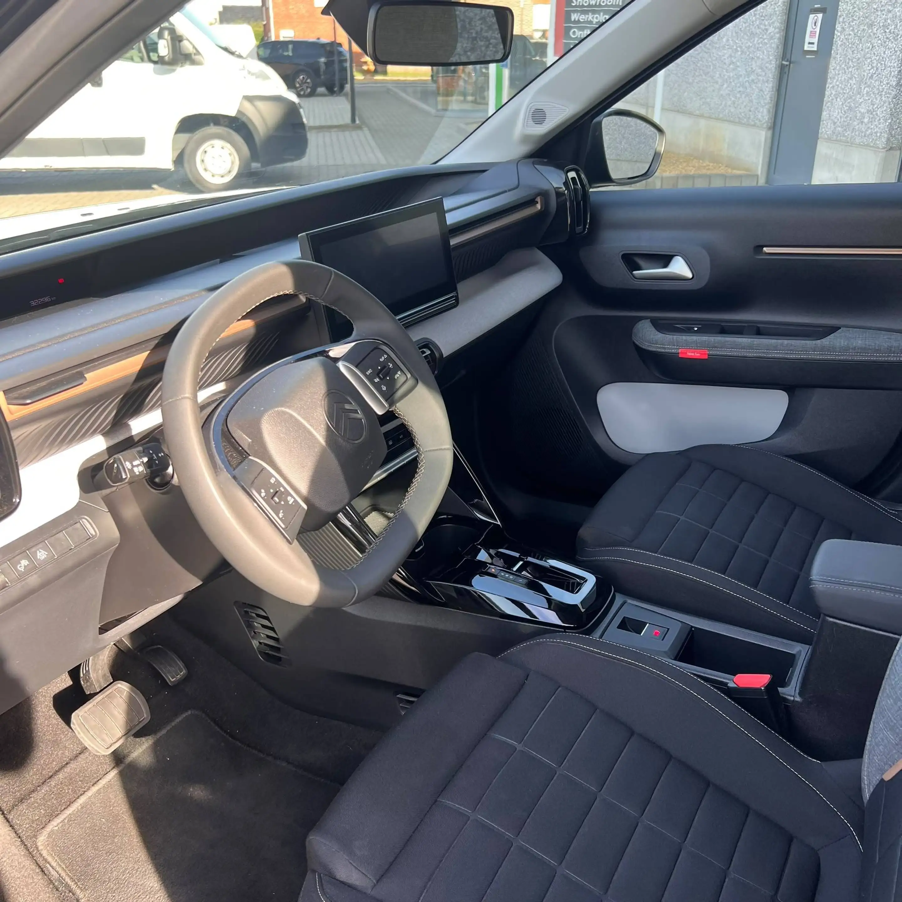 Citroen C3 Aircross Plus 145 Hybrid Automatic — photo 6