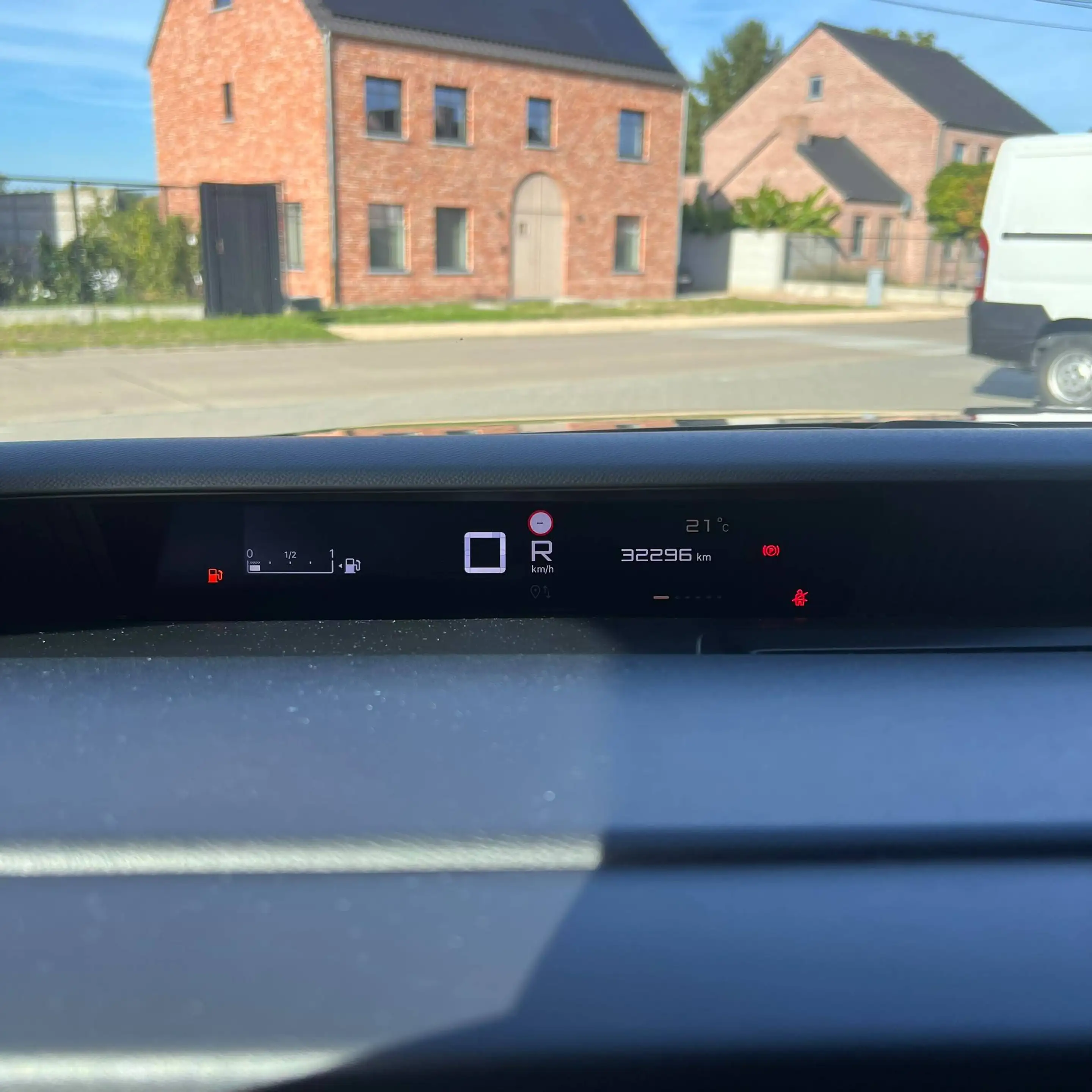 Citroen C3 Aircross Plus 145 Hybrid Automatic — photo 8