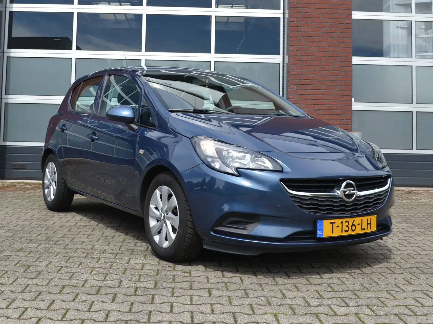 Opel Corsa 1.2 Enjoy Blauw - 1