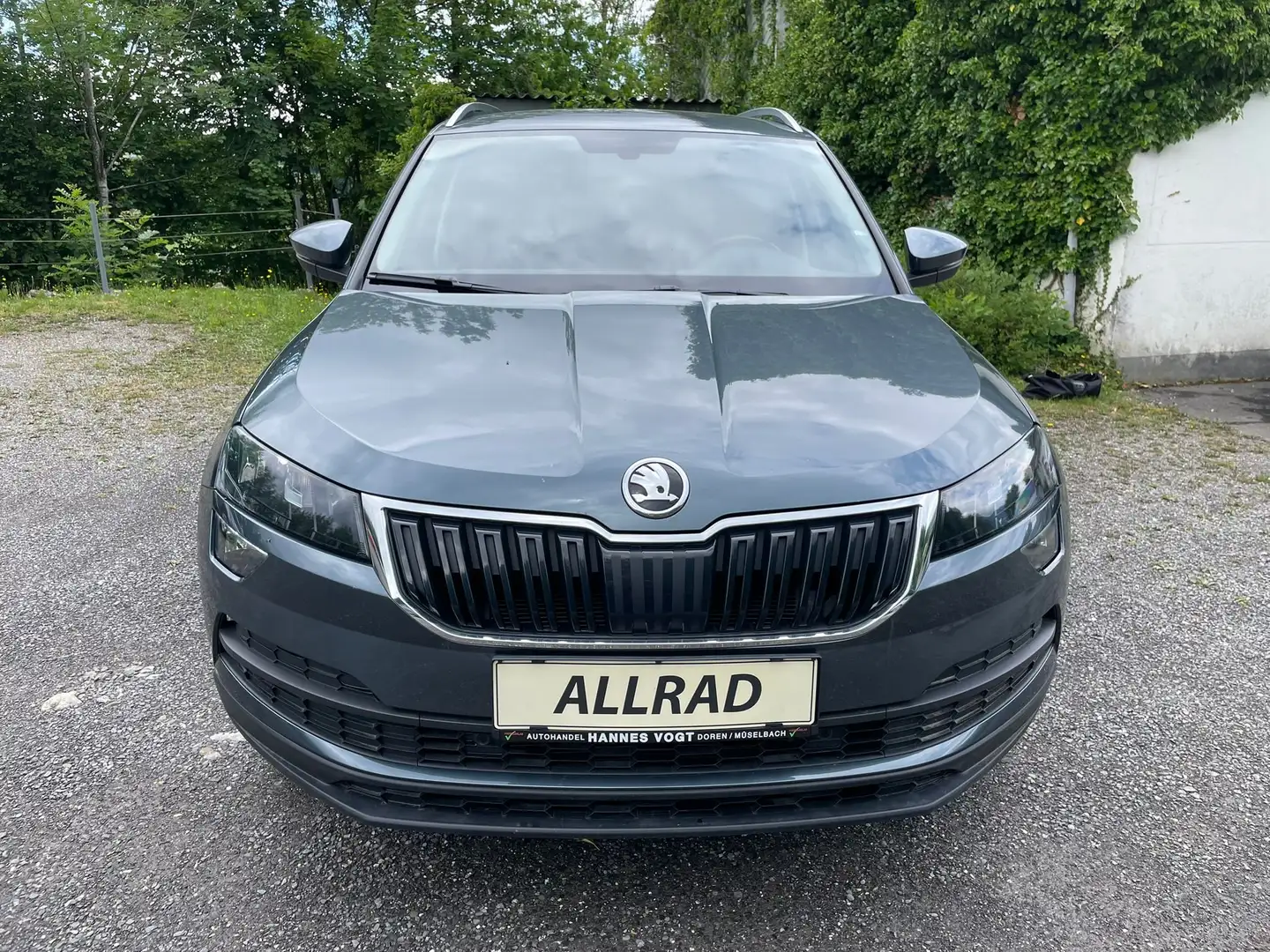Skoda Karoq 2,0 TDI Ambition 4x4 DSG mit AHK!!! Grau - 2