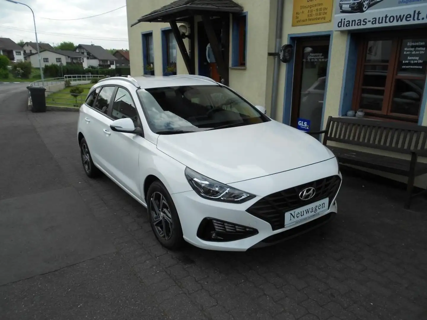 Hyundai i30 Kombi 1.5 CVVT Comfort Blanc - 1