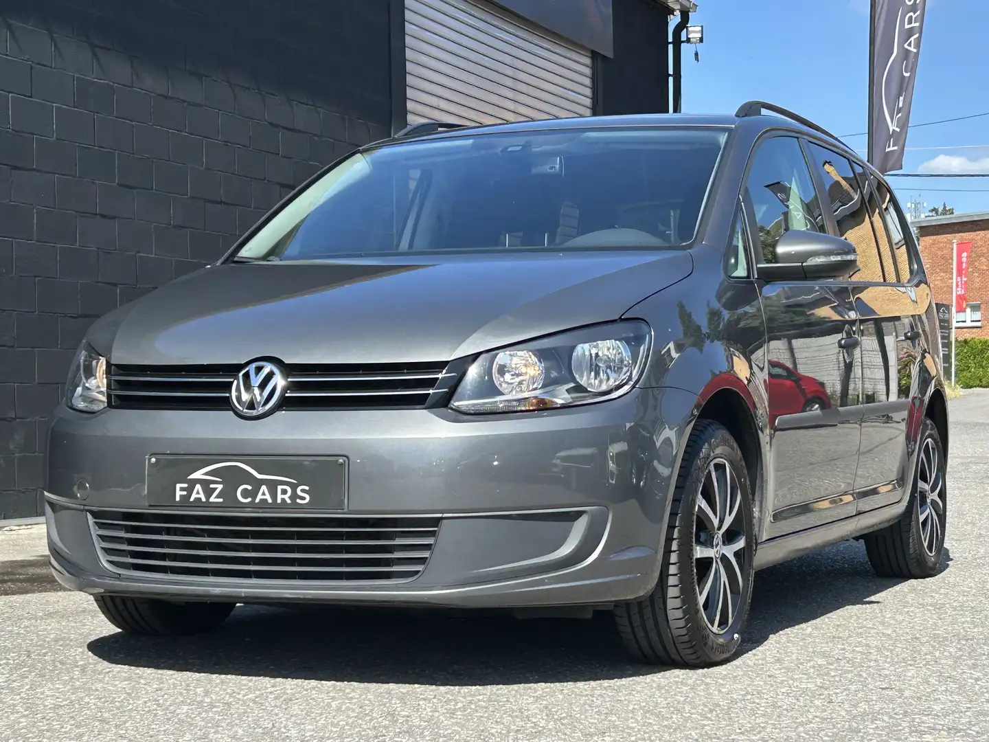Volkswagen Touran Touran 1.6 CR TDi 7pl. DSG *CUIR + GPS + GARANTIE* - 1