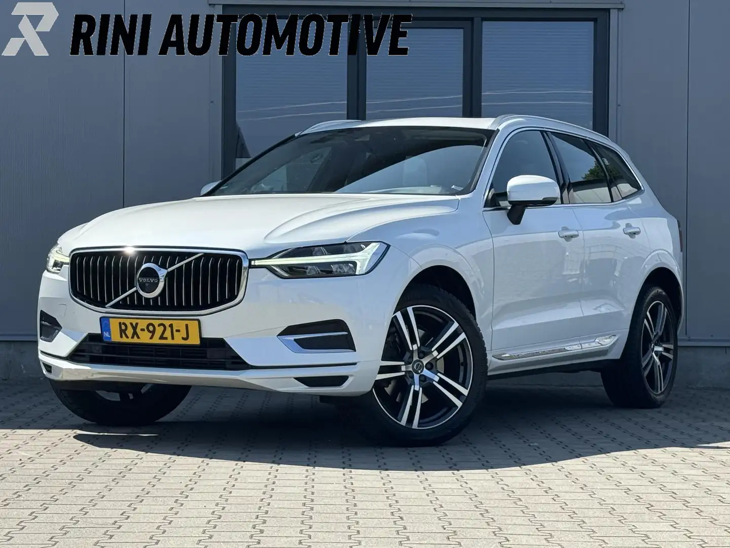 Volvo XC60 2.0 T5 AWD Inscription 250 PK | Luchtvering | Trek Wit - 1