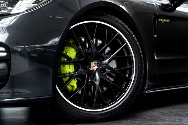 Porsche Panamera view 13