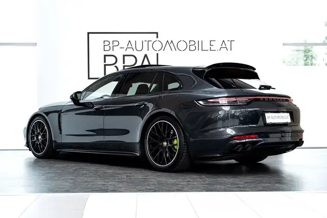 Porsche Panamera view 10