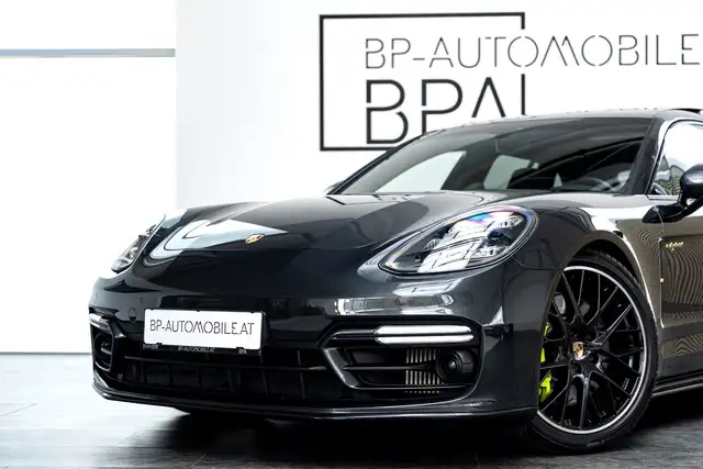 Porsche Panamera view 7