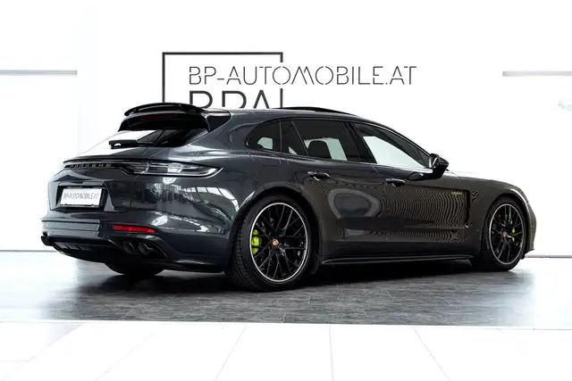 Porsche Panamera view 9