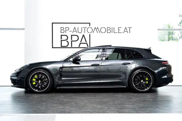 Porsche Panamera view 4