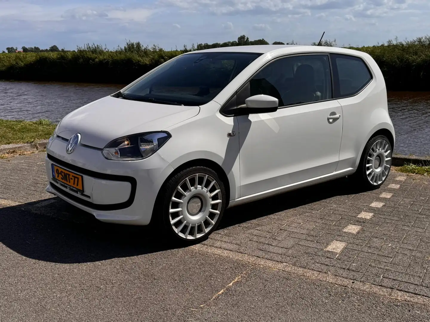 Volkswagen up! 1.0 highmove up! BlueMotion NAVIGATIE / AIRCO / ST Wit - 2