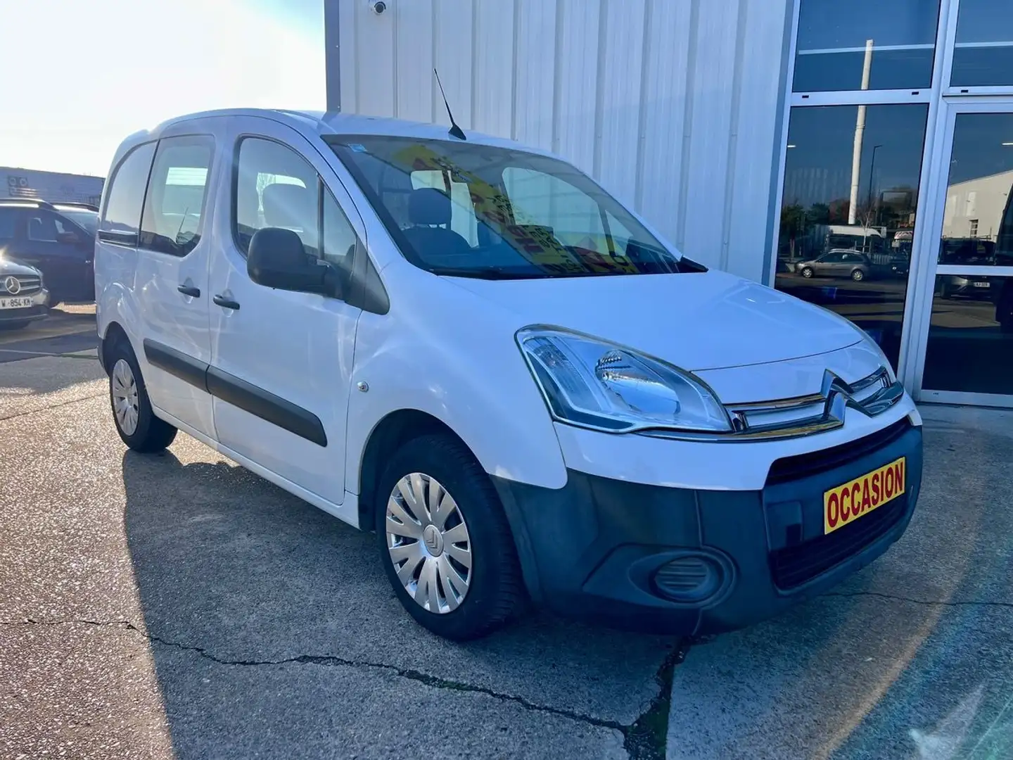 Citroen Berlingo 1,6 HDI 75CH CLIM / GPS / PAS DE TVA Blanc - 2