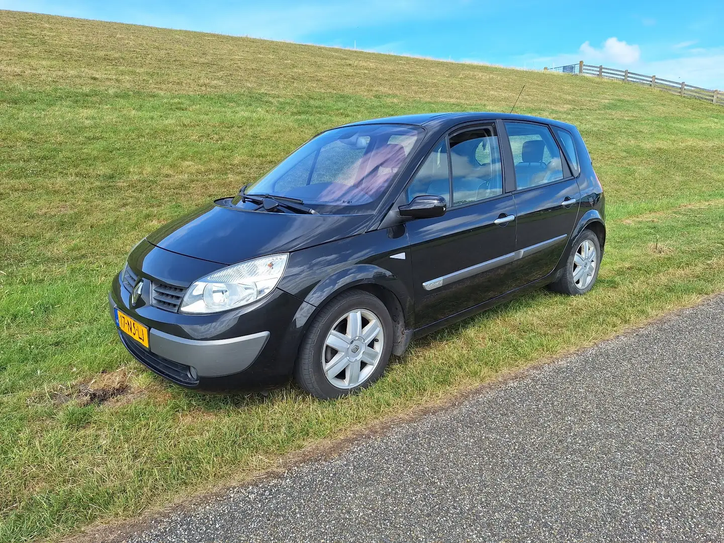Renault Scenic 1.6-16V Expr.Luxe Zwart - 1