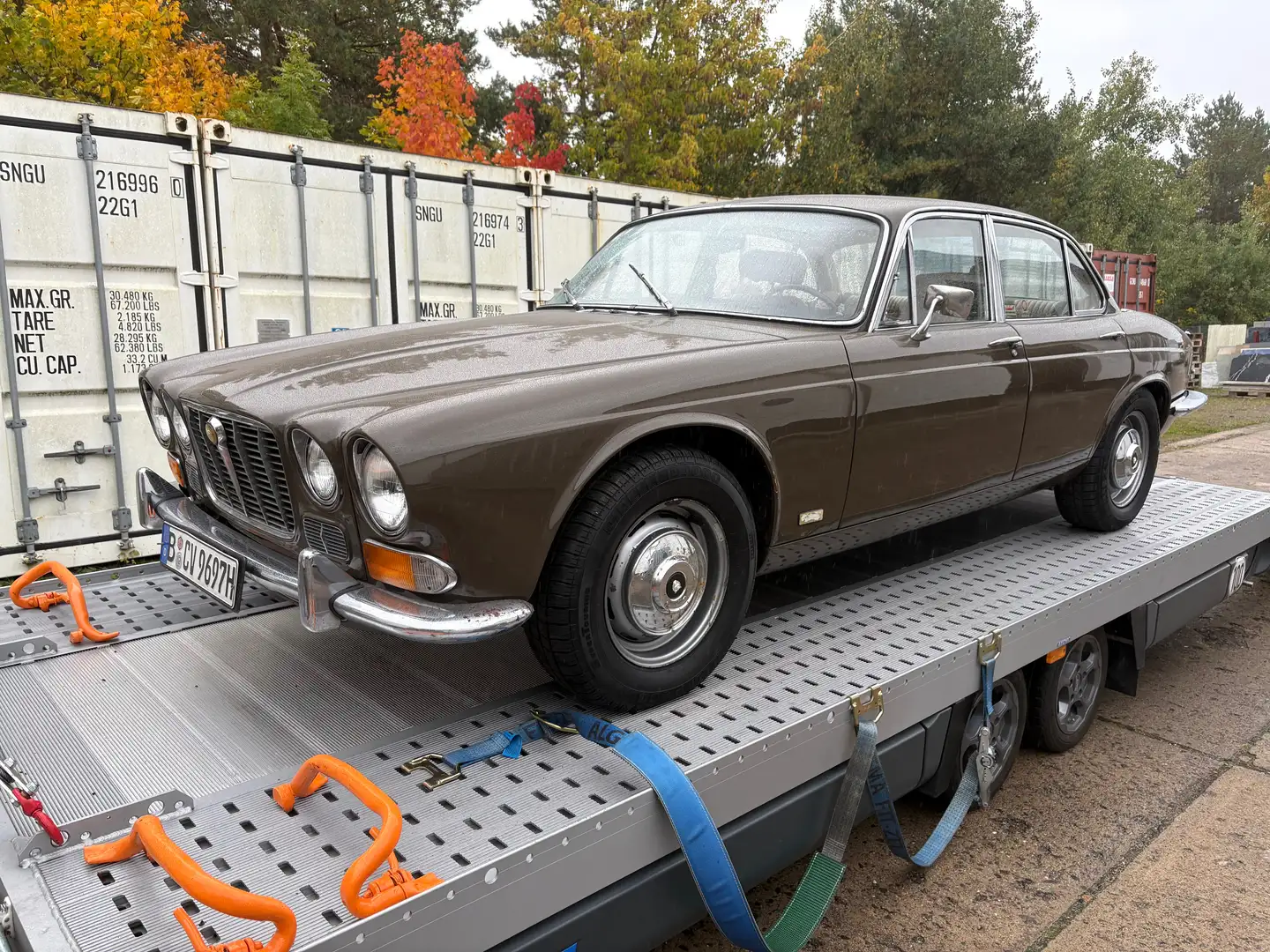 Oldtimer Jaguar XJ6 Serie 1 Braun - 1