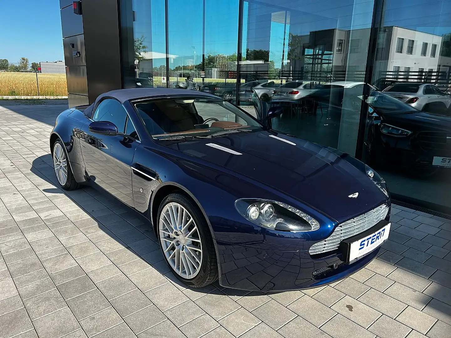 Aston Martin Vantage Aston Martin V8 Vantage Roadstar Blau - 1