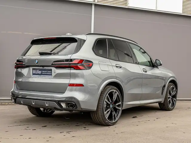 BMW X5 view 2