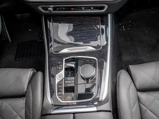 BMW X5 view 8