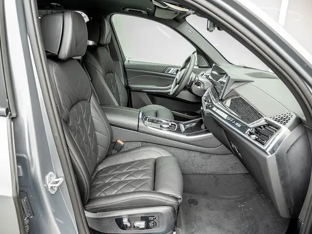 BMW X5 view 4