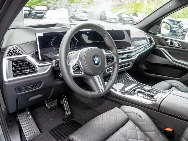 BMW X5 view 3