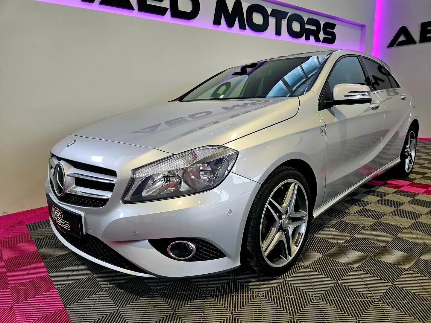 Mercedes-Benz A 180 A 180 BlueEfficiency Grau - 1