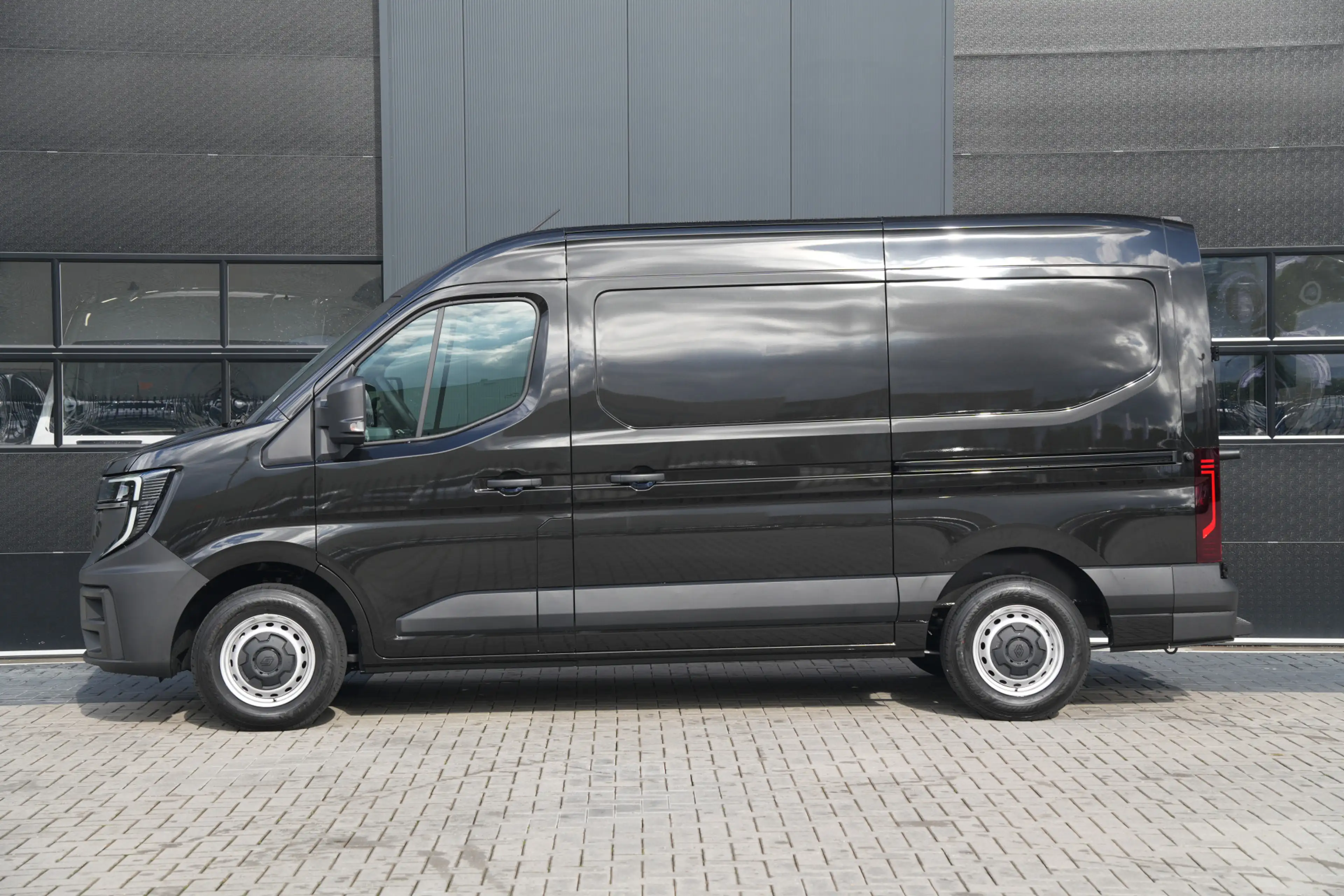 Renault Master E-Tech T35 L2H2 Advance Long Range 87 kWh 143pk - — photo 9