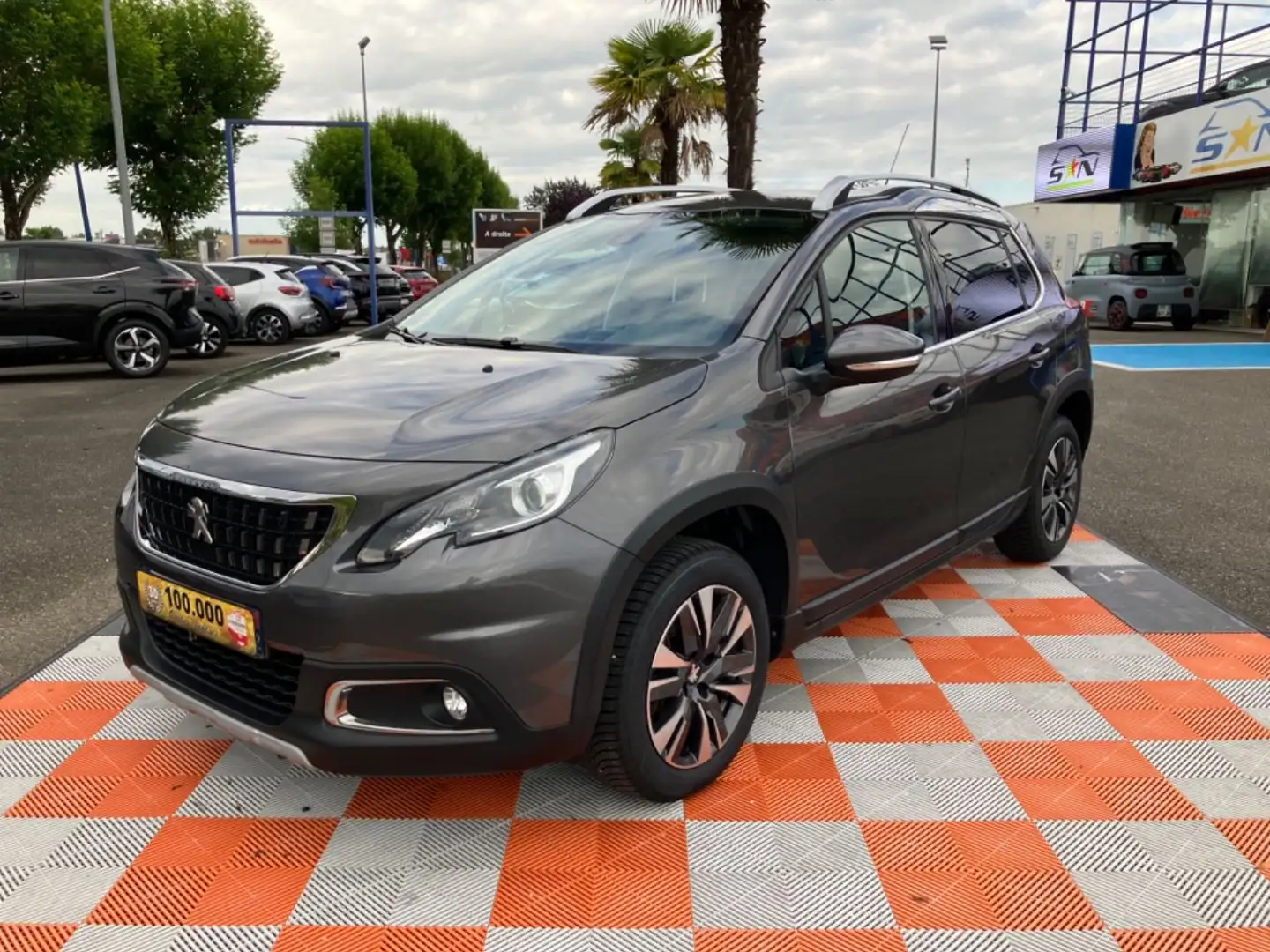 Peugeot 2008 PureTech 130 BV6 ALLURE GPS Camera Gris - 2