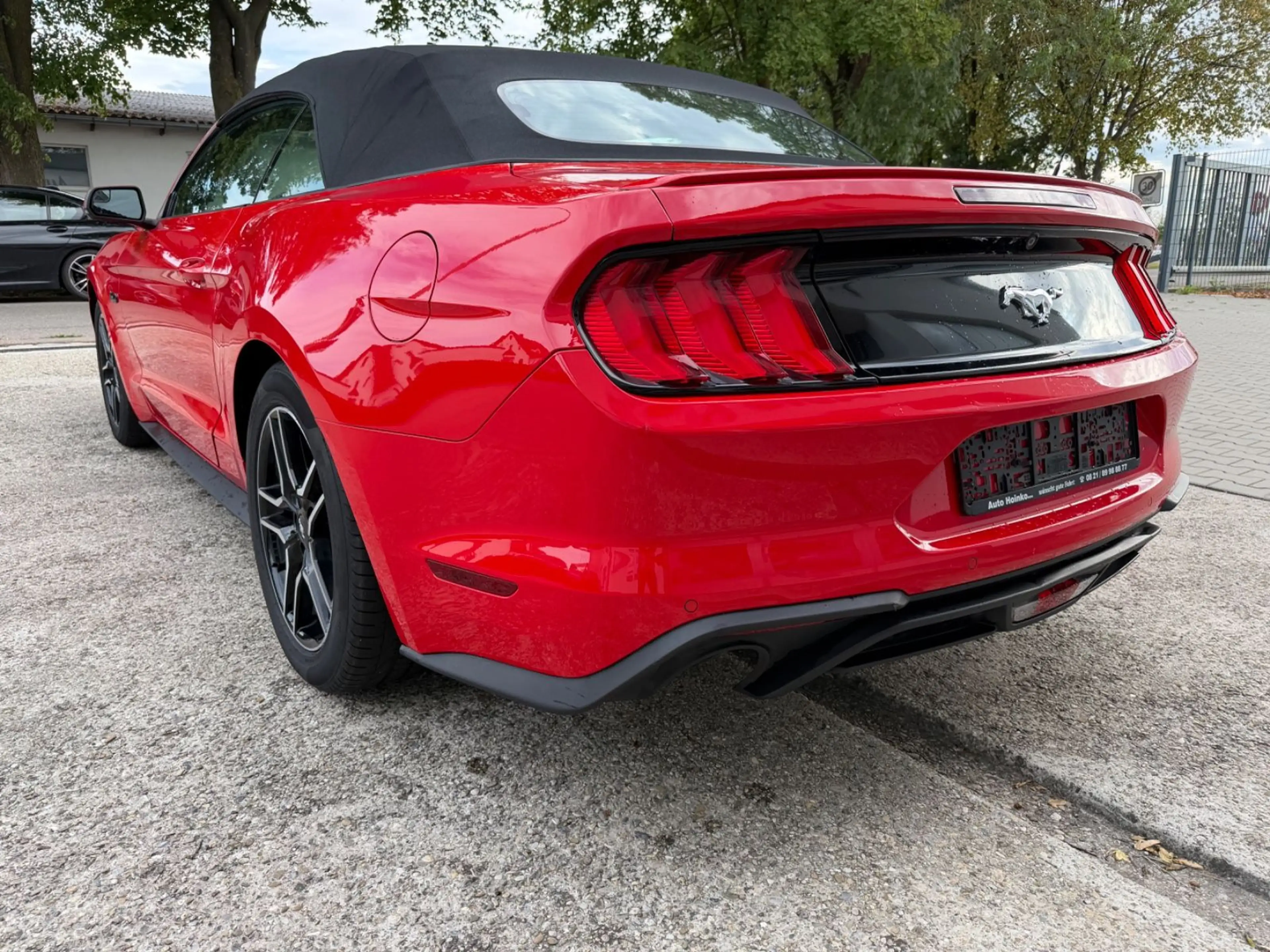 Ford Mustang Convertible — photo 3
