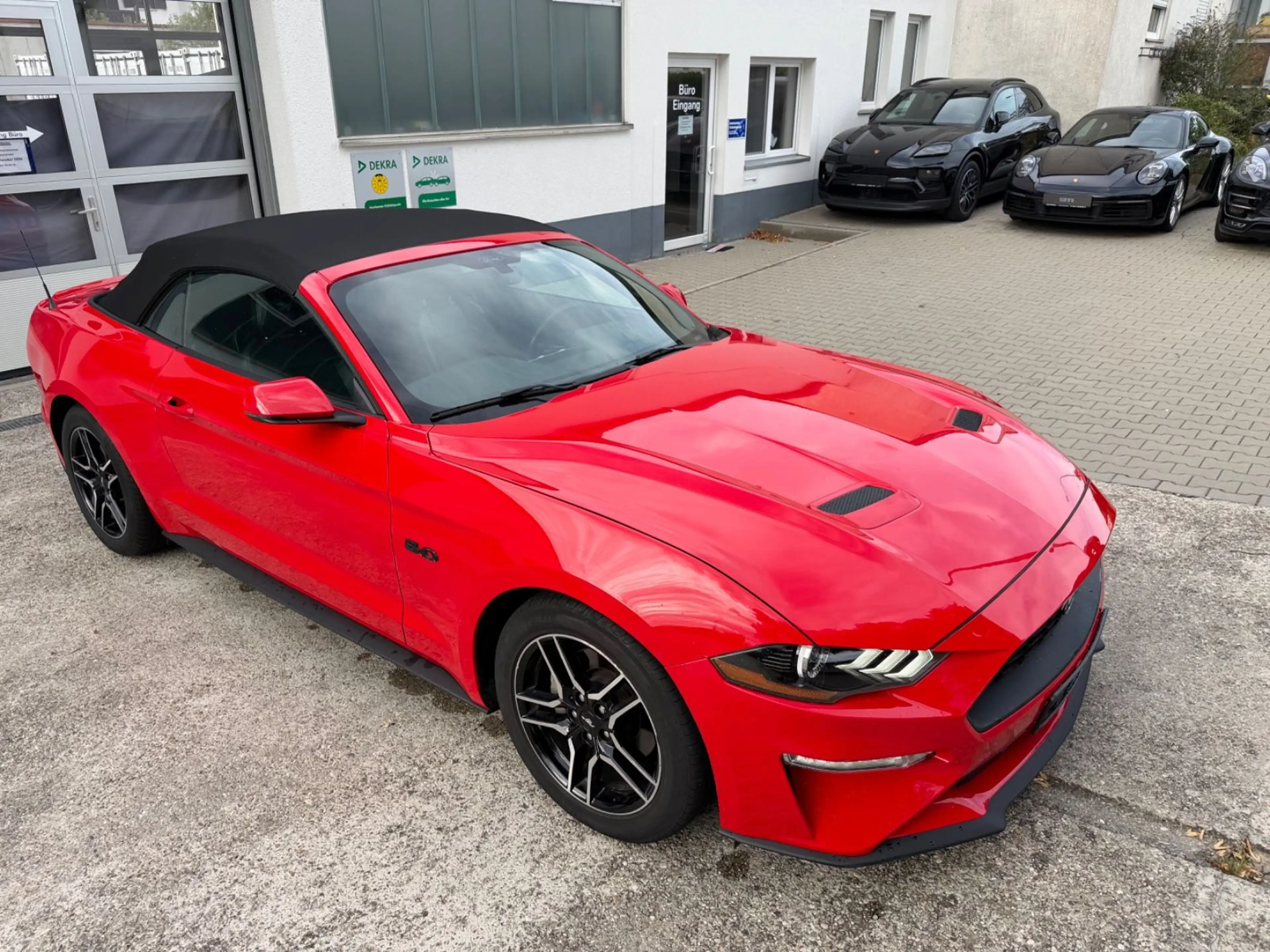 Ford Mustang Convertible — photo 9