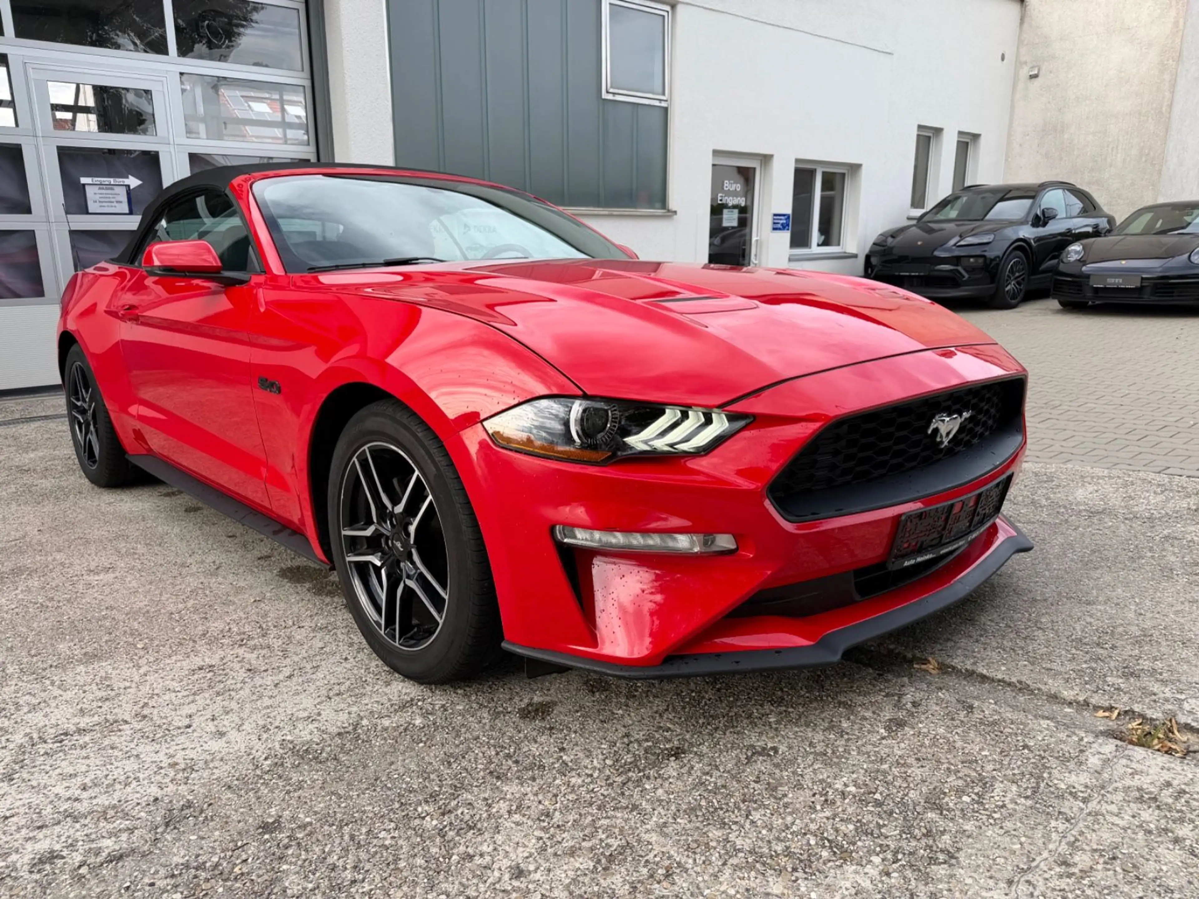 Ford Mustang Convertible — photo 7