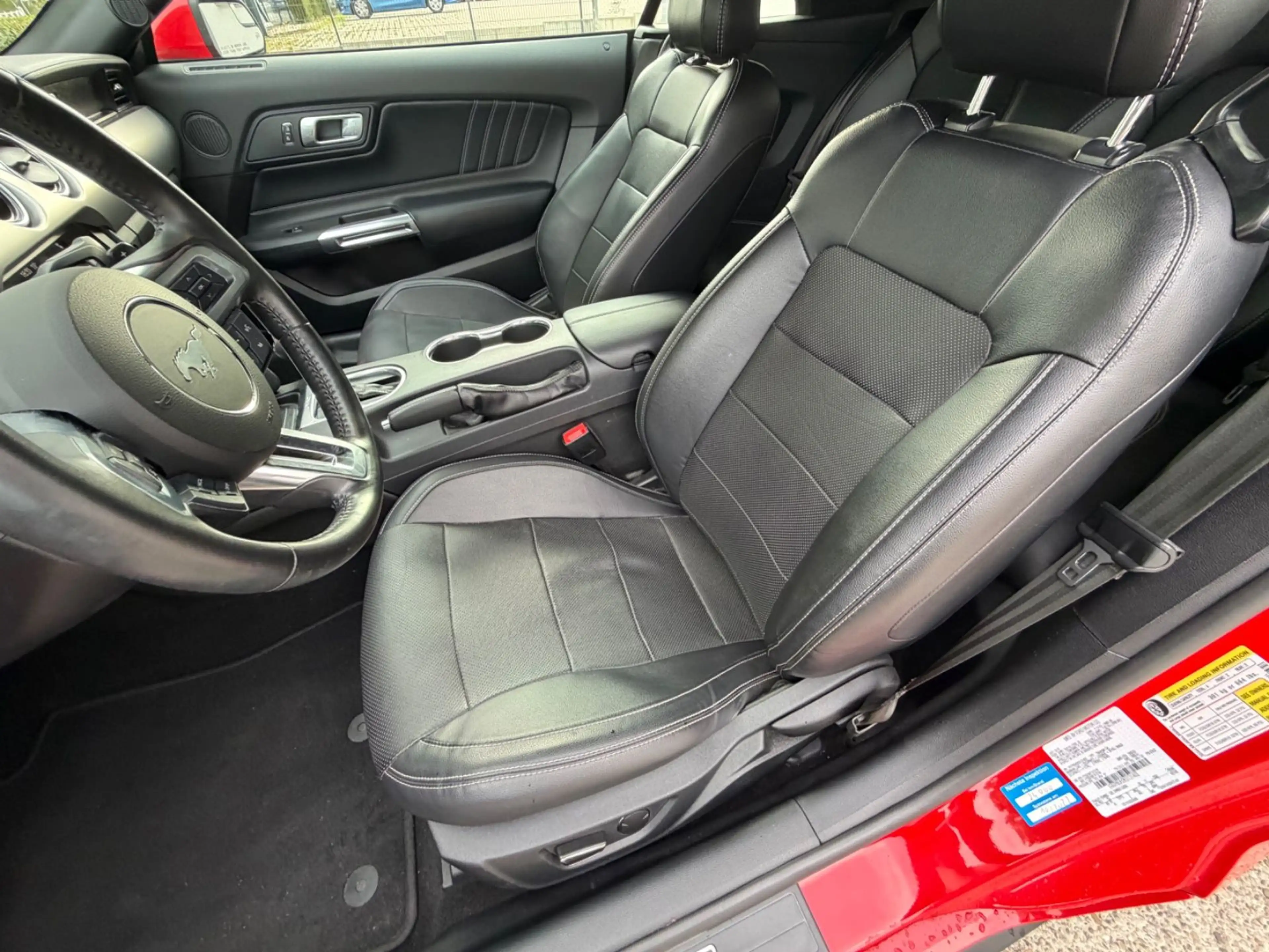 Ford Mustang Convertible — photo 11