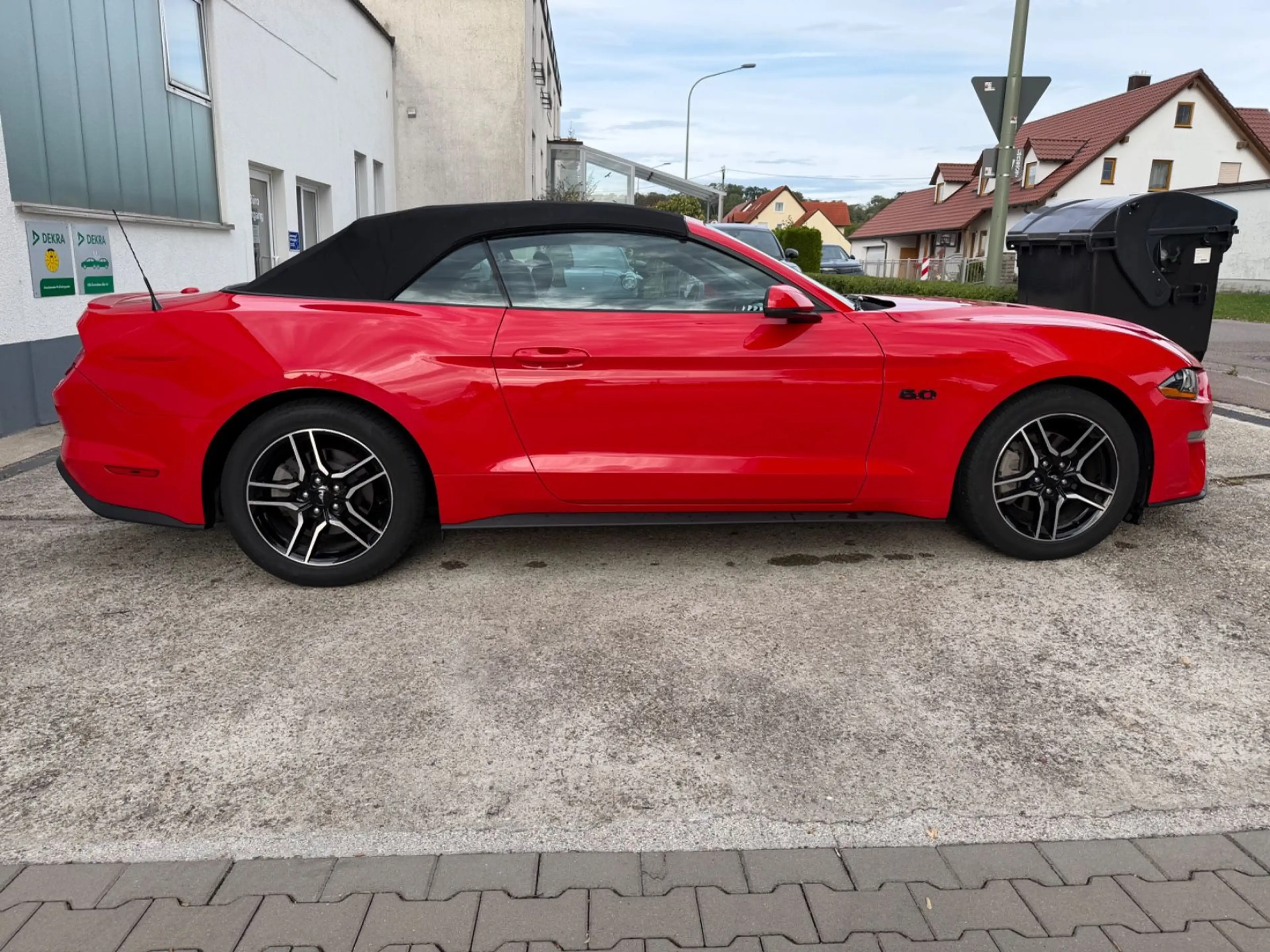 Ford Mustang Convertible — photo 6